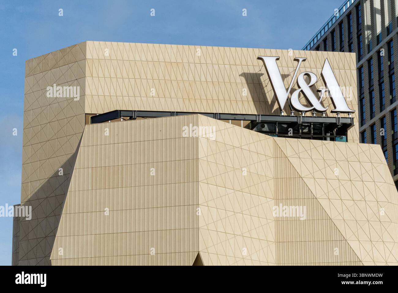 Façade extérieure du V&A East Museum sur East Bank Stratford Waterfront à Londres, Angleterre Royaume-Uni Banque D'Images