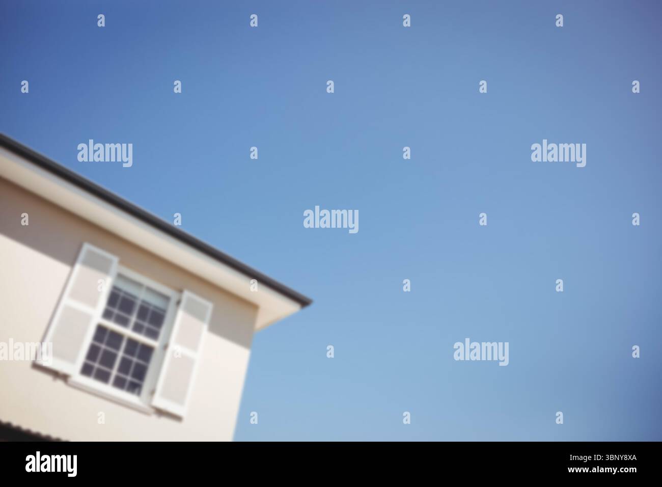 Structure résidentielle contre ciel bleu Banque D'Images