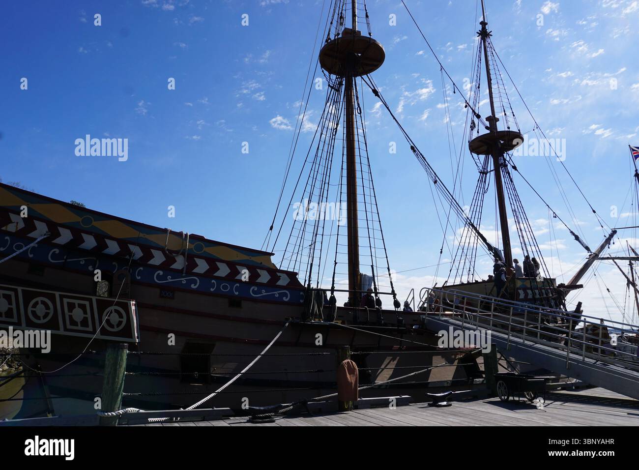 Réplique authentique du navire historique du XVIIe siècle Susan constant de la Compagnie anglaise de Virginie dans le port de la colonie de Jamestown, Virginie Banque D'Images