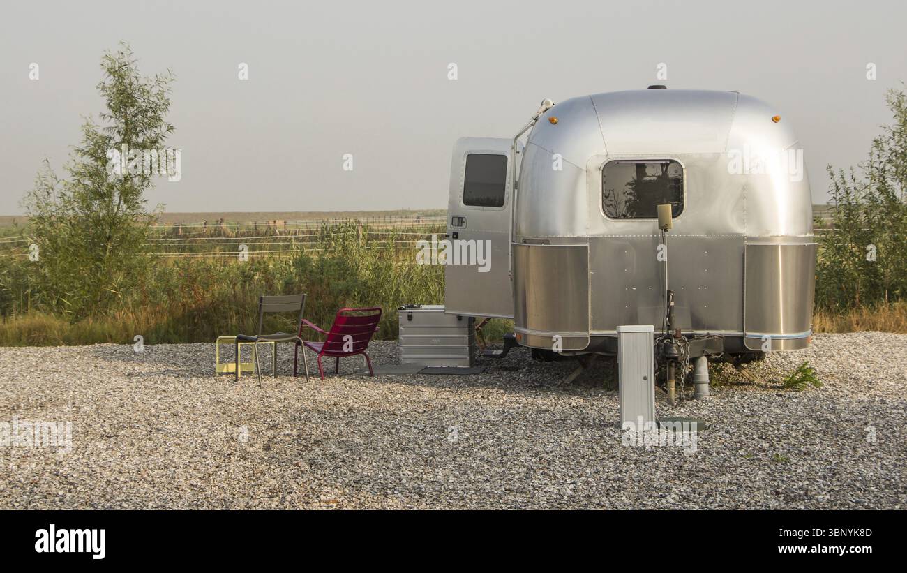 Camping-Airstream dans un camping aux Pays-Bas Banque D'Images