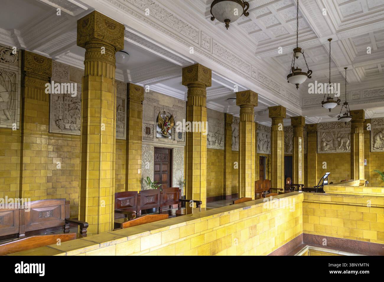 Surabaya, Indonésie - 04 novembre 2017 : intérieur d'un bâtiment colonial historique à Surabya, Java en Indonésie, Soerabaja, Indonésie Banque D'Images