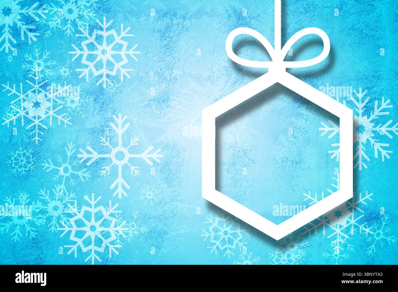 Suspendre des décorations de noël sur bleu Banque D'Images