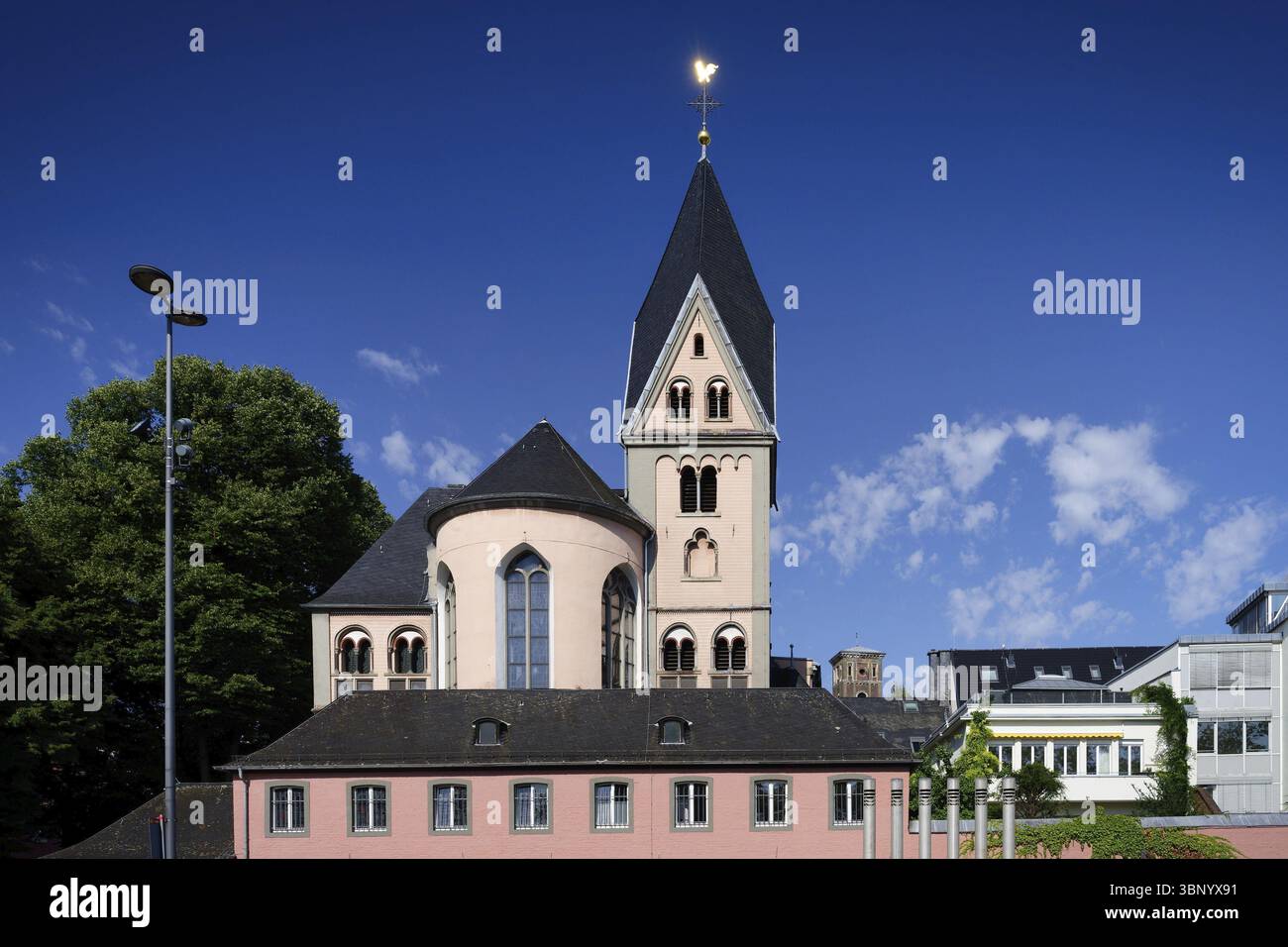 La basilique romane de préparation Maria à Lyskirchen sur les rives du Rhin à Cologne Banque D'Images