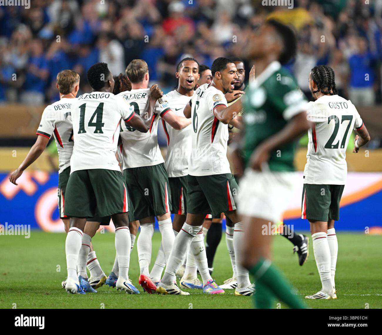 Philadelphie, États-Unis. 4 juillet 2025. Les joueurs de Chelsea célèbrent leur victoire après les quarts de finale entre Palmeiras du Brésil et Chelsea d'Angleterre lors de la Coupe du monde des clubs de la FIFA 2025 à Philadelphie, États-Unis, le 4 juillet 2025. Crédit : Wu Xiaoling/Xinhua/Alamy Live News Banque D'Images