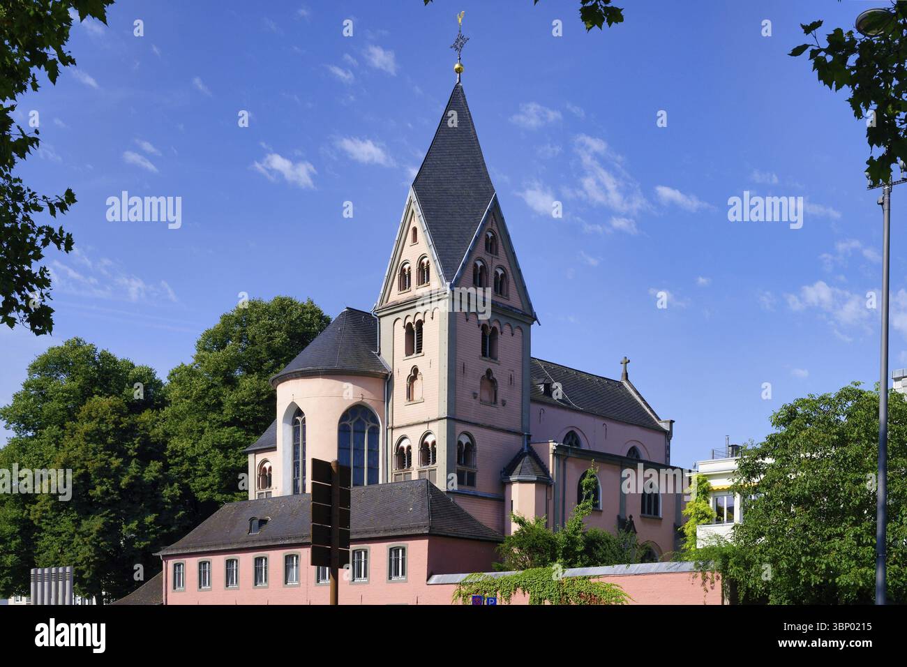 La basilique romane de préparation Maria à Lyskirchen sur les rives du Rhin à Cologne Banque D'Images