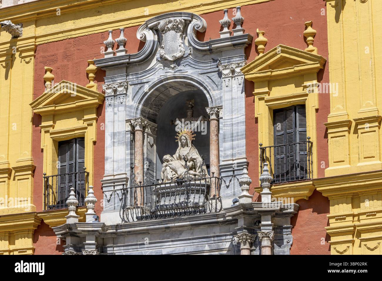 Prestigieux bâtiment dans le style baroque espagnol Musée Centro Cultural Fundacion Unicaja de Malaga en couleur jaune vif sur la rue PL. Obispo, moi Banque D'Images