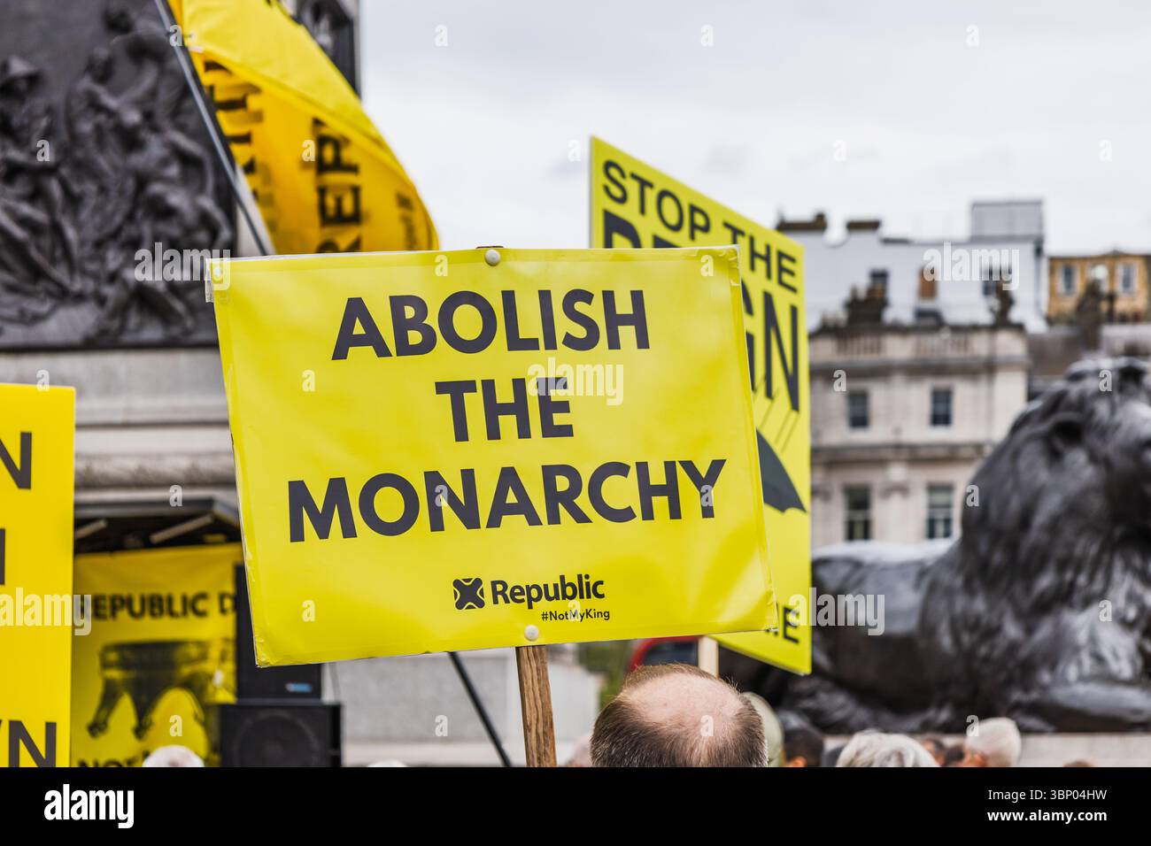 ABOLIR L'AFFICHE MONARCHIQUE lors de la manifestation républicaine de Londres, Trafalgar Square. Londres, Royaume-Uni, 5 mai 2024 Banque D'Images