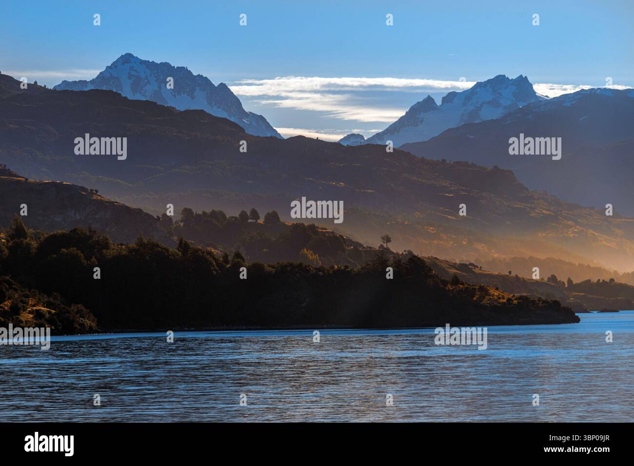 Une vue aérienne des Andes, du sud de la Patagonie, du Chili, de l'Amérique du Sud. Banque D'Images