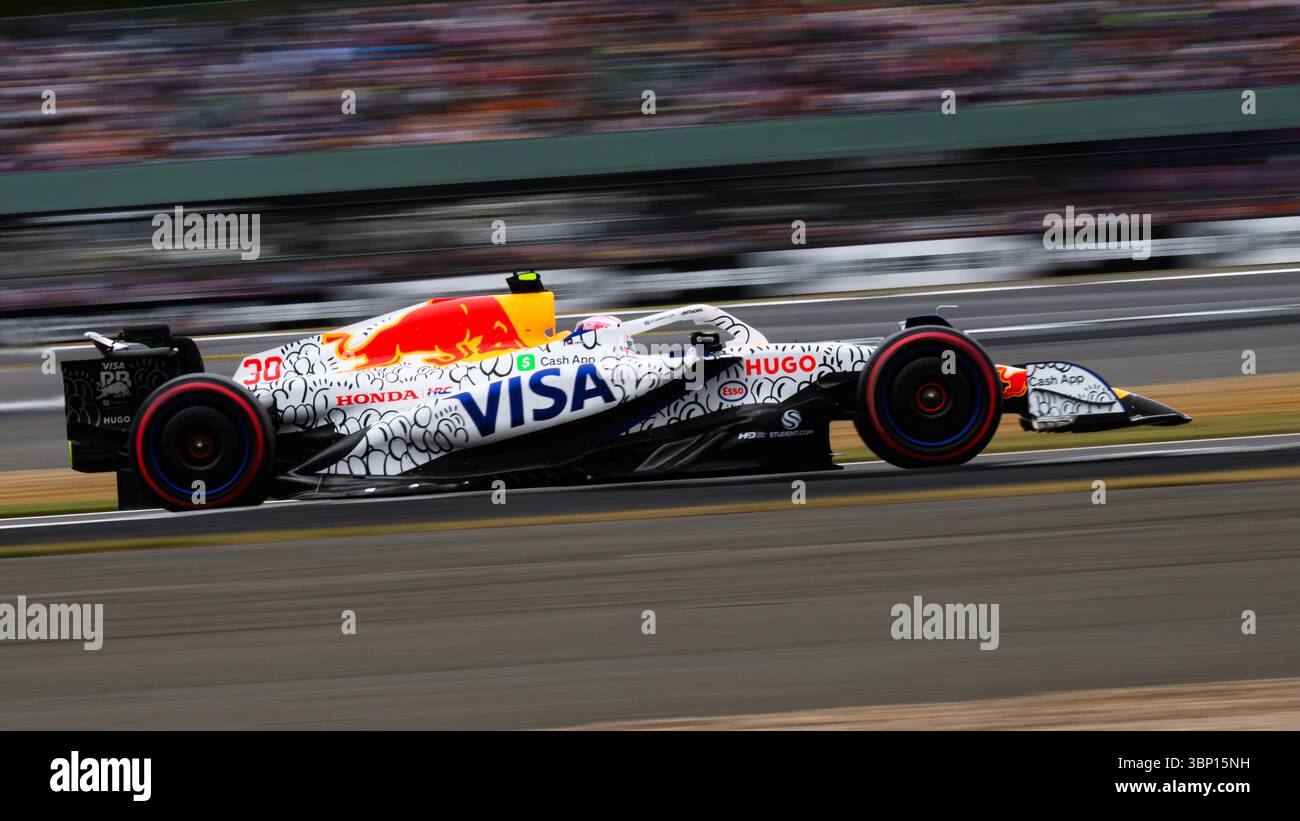 TOWCESTER, ROYAUME-UNI. 05 juillet : Yuki Tsunoda de Red Bull Racing en troisième séance d'essais lors du Qatar Airways British Grand Prix 2025 sur le circuit de Silverstone le samedi 05 juillet 2025 à TOWCESTER, ANGLETERRE. Crédit : Taka G Wu/Alamy Live News Banque D'Images