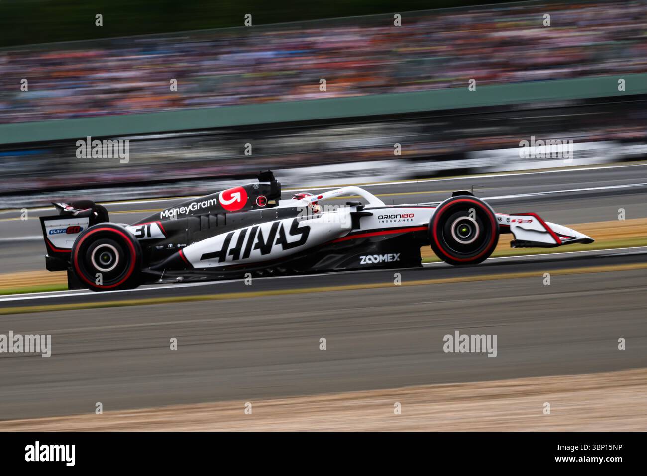 TOWCESTER, ROYAUME-UNI. 05 juillet : Oliver Bearman de l'écurie Haas F1 Team en troisième séance d'essais lors du Qatar Airways British Grand Prix 2025 sur le circuit de Silverstone le samedi 05 juillet 2025 à TOWCESTER, ANGLETERRE. Crédit : Taka G Wu/Alamy Live News Banque D'Images
