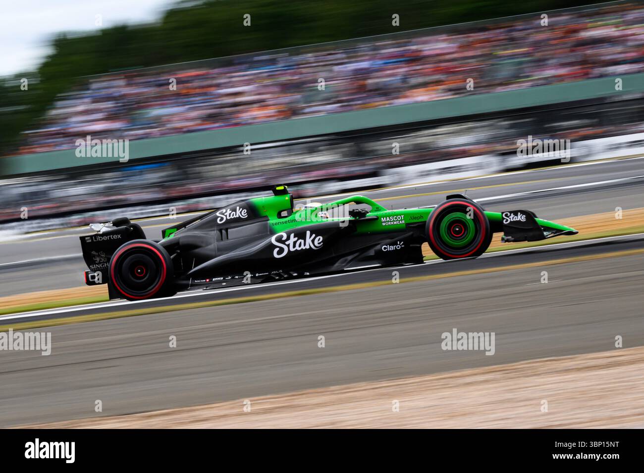TOWCESTER, ROYAUME-UNI. 05 juillet : Gabriel Bortoleto de l'écurie F1 Kick Sauber lors de la troisième séance d'essais du Qatar Airways British Grand Prix 2025 sur le circuit de Silverstone le samedi 05 juillet 2025 à TOWCESTER, ANGLETERRE. Crédit : Taka G Wu/Alamy Live News Banque D'Images