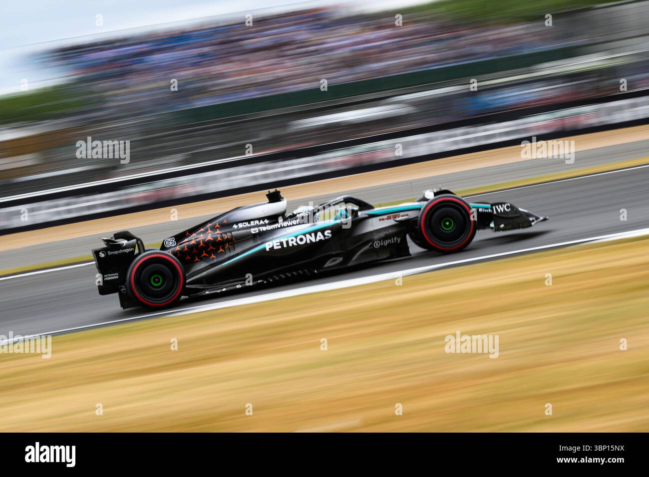 TOWCESTER, ROYAUME-UNI. 05 juillet : George Russell (Grande-Bretagne) de l'écurie Mercedes-AMG PETRONAS F1 Team en troisième séance d'essais lors du Qatar Airways British Grand Prix 2025 au circuit de Silverstone le samedi 05 juillet 2025 à TOWCESTER, ANGLETERRE. Crédit : Taka G Wu/Alamy Live News Banque D'Images