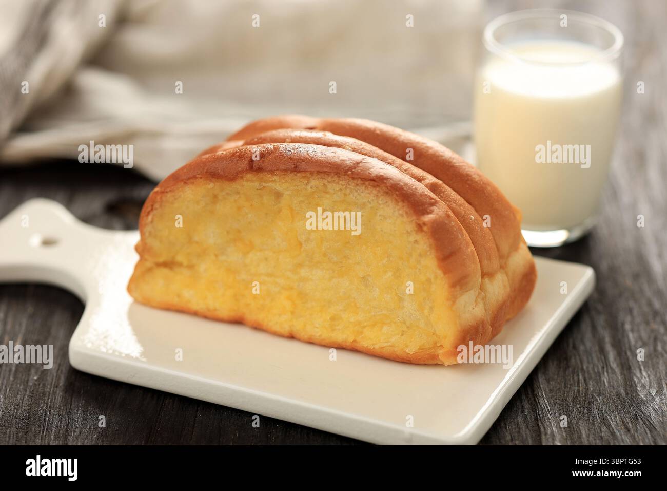 Roti Sisir ou Semir Jadul, pain Sweet Soft Pull Over maison avec margarine et sucre tartiné. Banque D'Images