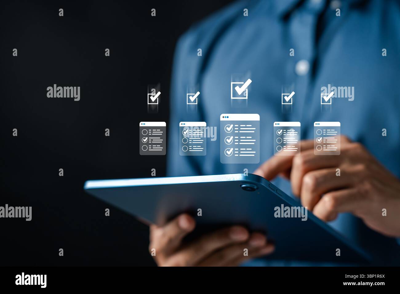 Formulaire d'examen de la liste de contrôle du système de commentaires clients numériques. Utile pour l'évaluation d'entreprise, l'évaluation de la qualité, l'analyse de satisfaction et le respo d'enquête en ligne Banque D'Images