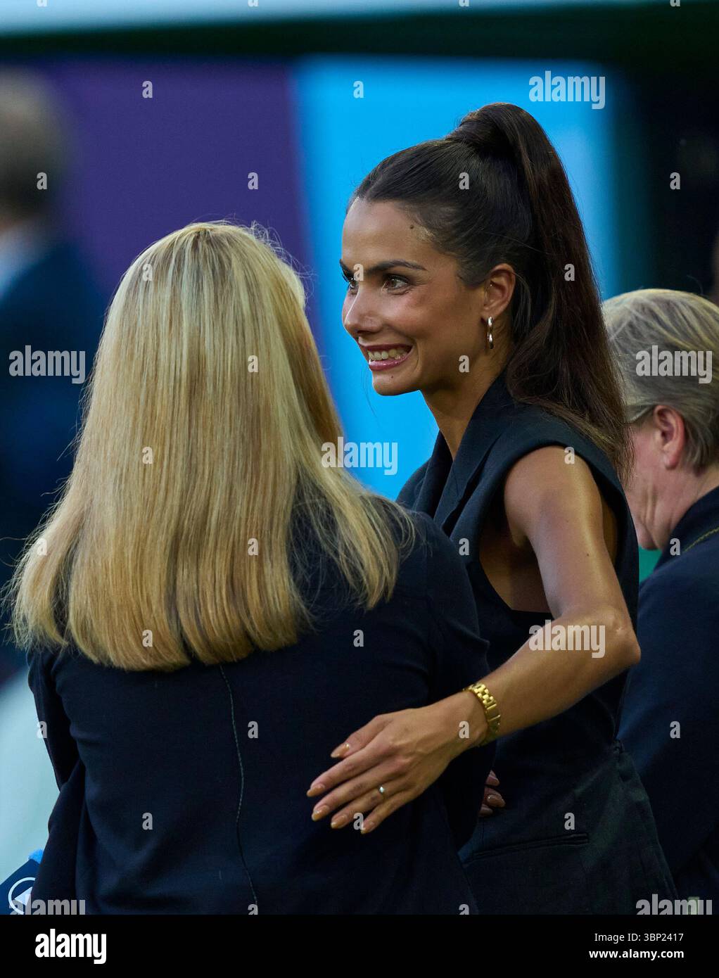 St.Gallen, Suisse. 4 juillet 2025. Lea Wagner, présentatrice sportive ARD Sport Moderatorin, dans le match de football UEFA Women EURO 2025 ALLEMAGNE, Pologne. , . Le 4 juillet 2025 à St.Gallen, Suisse. Photographe : ddp images/STAR-images crédit : ddp Media GmbH/Alamy Live News Banque D'Images