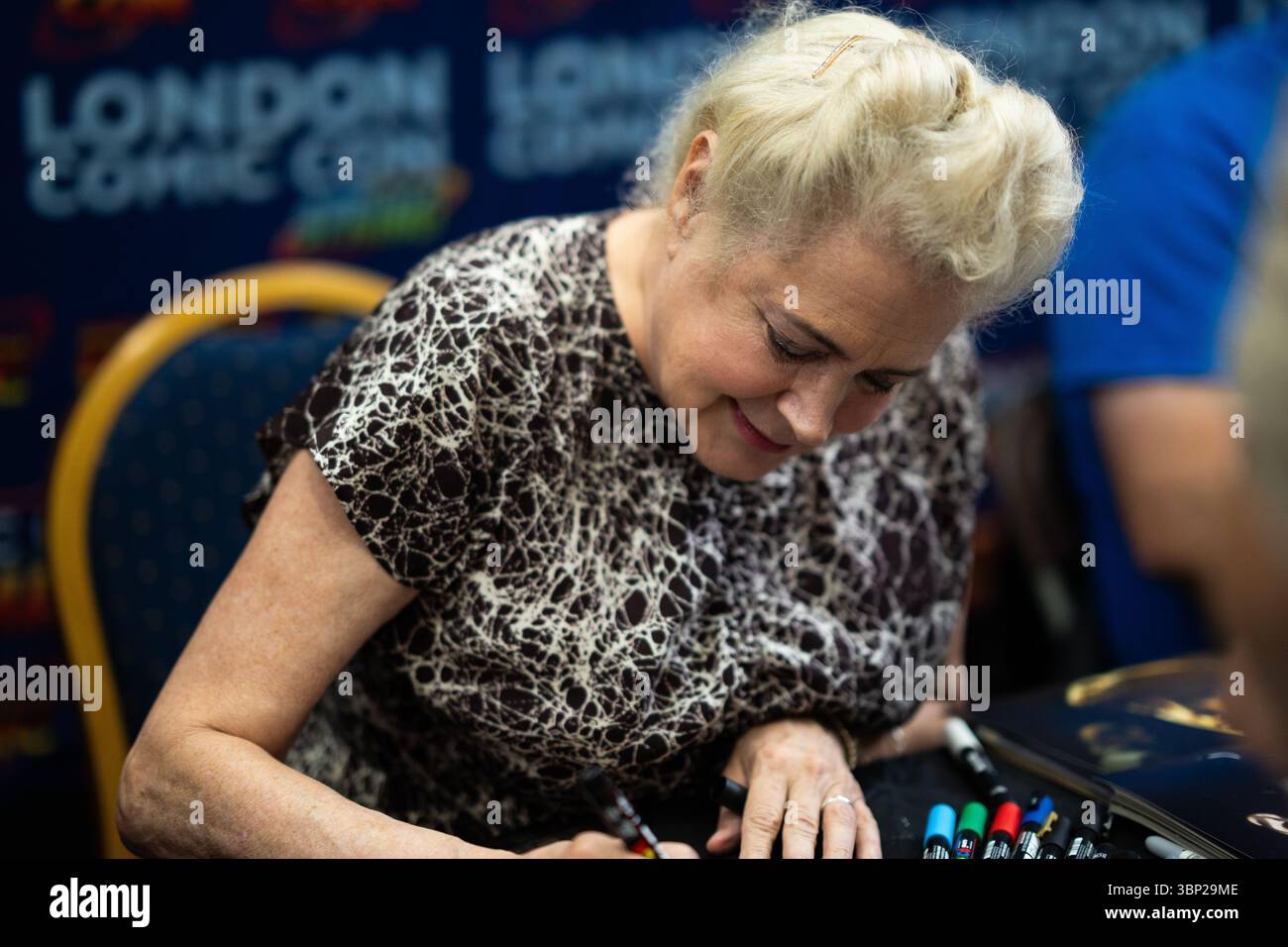 Londres, Royaume-Uni. 05 juillet 2025. Sean Young participe à Showmasters London film & Comic Con à Olympia le 5 JUILLET 2025 à Londres, en Angleterre. ( Credit : lounisPhotography/Alamy Live News Banque D'Images
