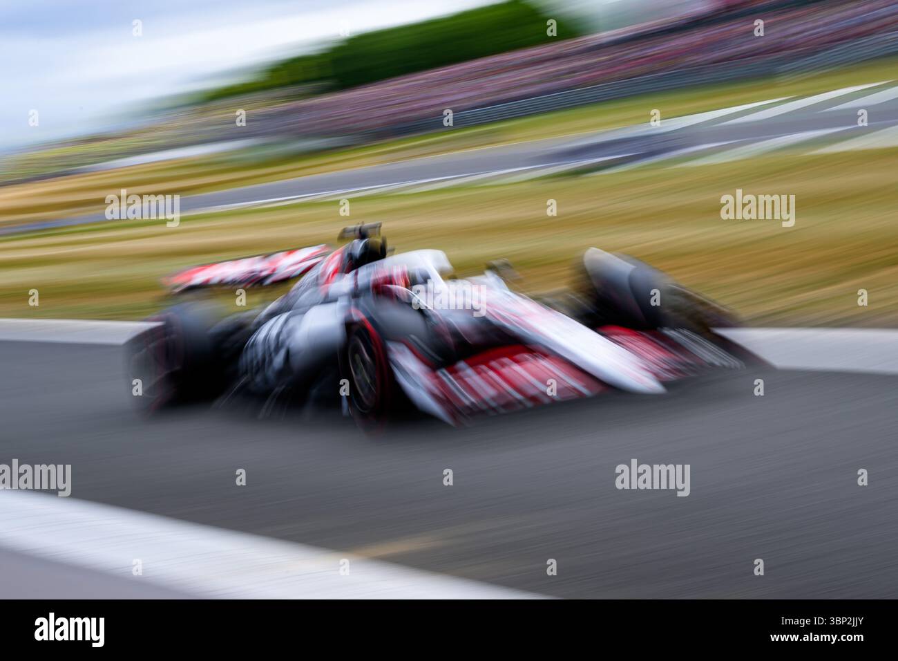 TOWCESTER, ROYAUME-UNI. 05 juillet : Oliver Bearman de l'écurie Haas F1 Team en session de qualification lors du Qatar Airways British Grand Prix 2025 sur le circuit de Silverstone le samedi 05 juillet 2025 à TOWCESTER, ANGLETERRE. Crédit : Taka G Wu/Alamy Live News Banque D'Images