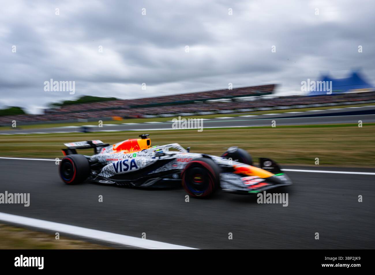 TOWCESTER, ROYAUME-UNI. 05 juillet : Liam Lawson de l'écurie Racing Bulls Formula One Team en session de qualification lors du Qatar Airways British Grand Prix 2025 sur le circuit de Silverstone le samedi 05 juillet 2025 à TOWCESTER, ANGLETERRE. Crédit : Taka G Wu/Alamy Live News Banque D'Images
