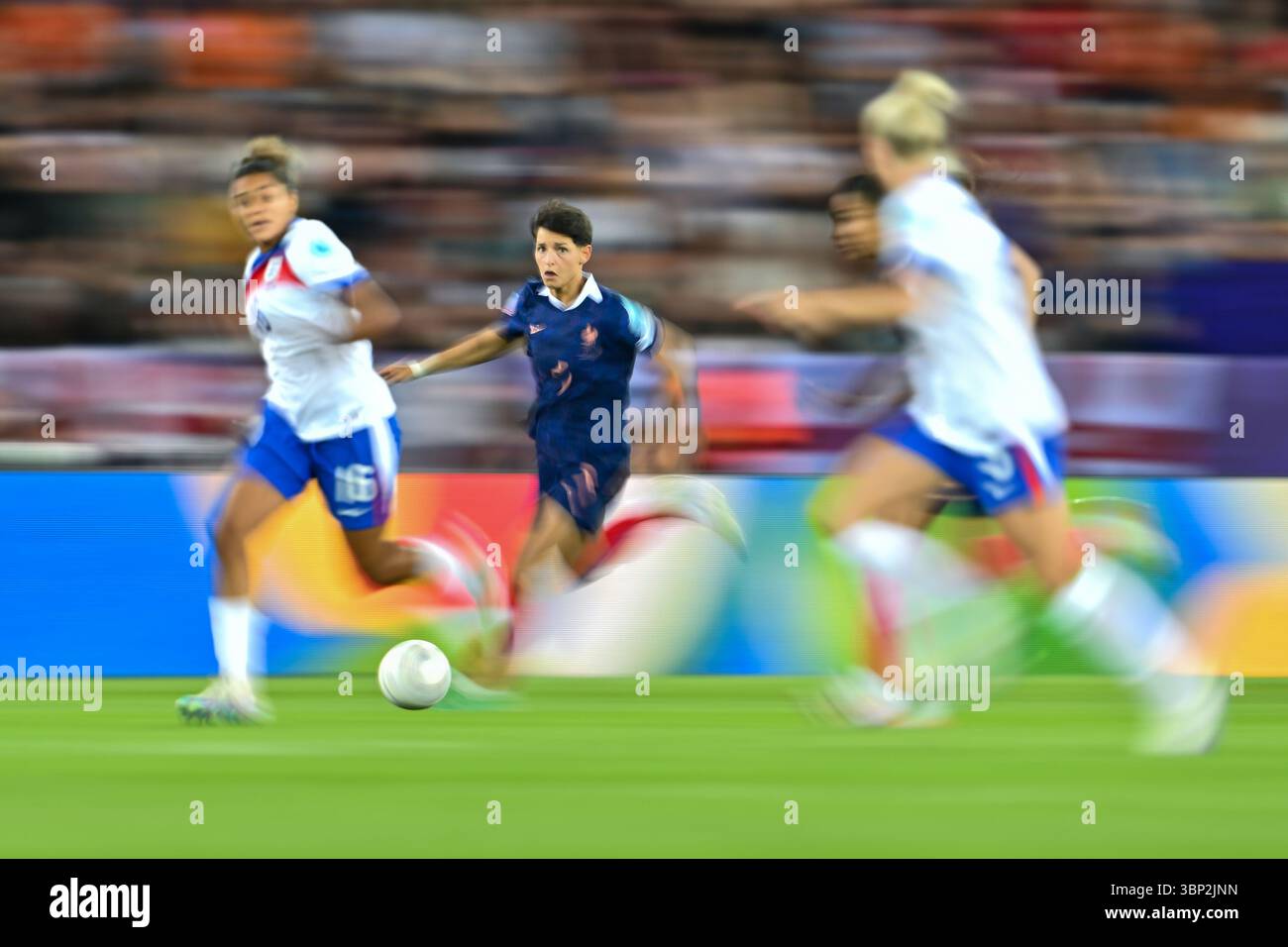 05 juillet 2025, Suisse, Zürich : Football, femmes : Championnat d'Europe, France - Angleterre, ronde préliminaire, Groupe d, jour de match 1. La française Elisa de Almeida (M) en action. Photo : Sebastian Gollnow/dpa Banque D'Images 05 juillet 2025, Suisse, Zürich : Football, femmes : Championnat d'Europe, France - Angleterre, ronde préliminaire, Groupe d, jour de match 1. La française Elisa de Almeida (M) en action. Photo : Sebastian Gollnow/dpa Banque D'Images