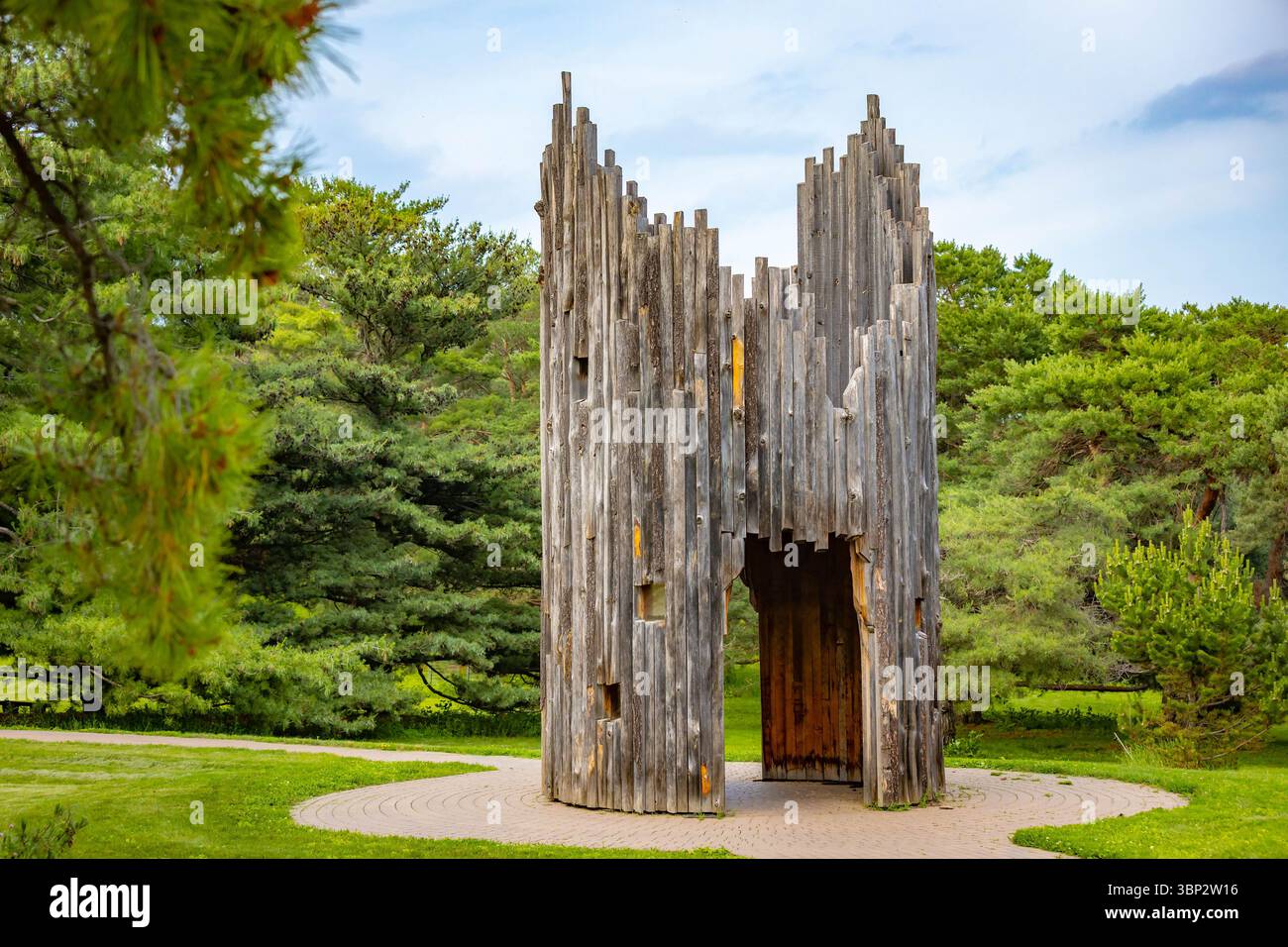 Scène lumineuse et vibrante de Minnesota Landscape Arboretum présentant une végétation luxuriante et une vue panoramique sur le parc Banque D'Images