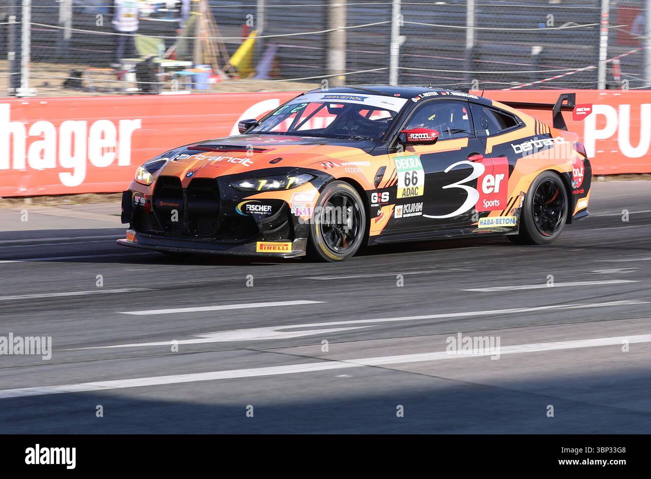 Nürnberg, Deutschland 04. - 06. Juillet 2025 : ADAC - GT4 - Allemagne - Norisring - 1.Rennen Im Bild : T.Reiter/P. Wiskirchen (ME Motorsport BMW M4 GT4 Evo) Banque D'Images