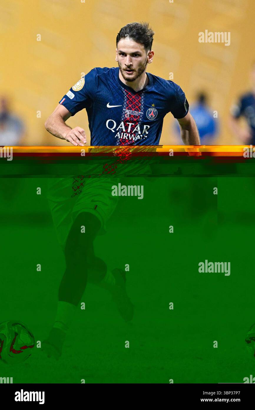 ATLANTA, GA – JULY 05: PSG forward Khvicha Kvaratskhelia (7) dribbles during the FIFA Club World Cup match between FC Bayern Munich and Paris Saint-Germain FC on July 5th, 2025 at Mercedes-Benz Stadium in Atlanta, GA. (Photo by Rich von Biberstein/Icon Sportswire) (Icon Sportswire via AP Images) Banque D'Images