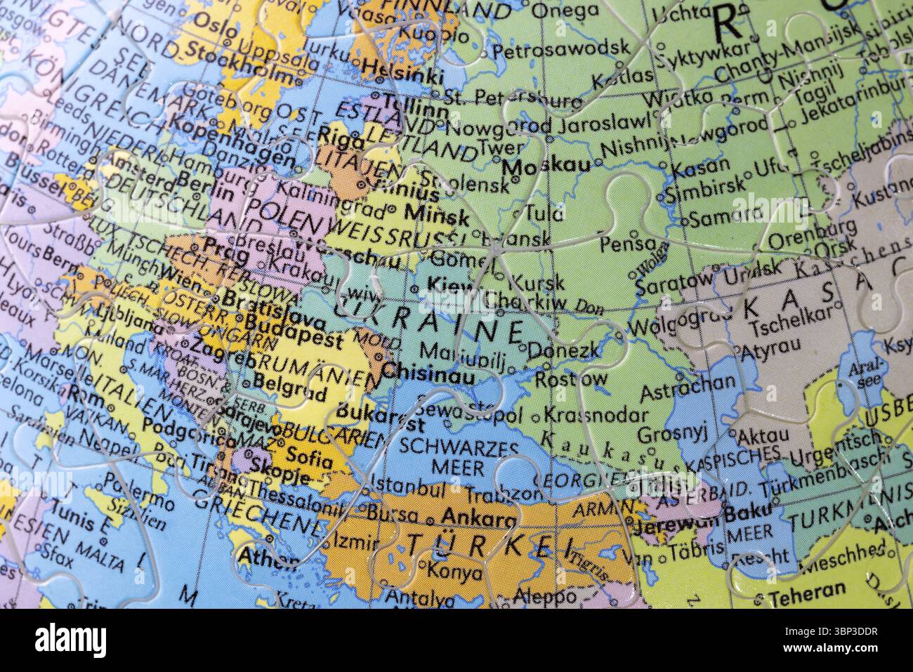 Globe de puzzle. Carte faite de pièces de puzzle. Russie. Ukraine, Crimée, mer Noire Banque D'Images