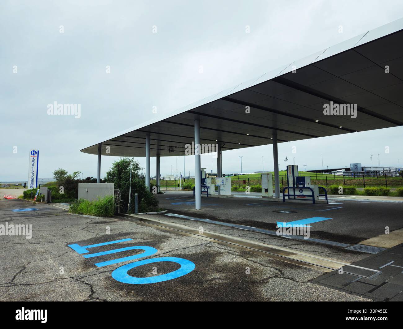 Osaka Kansai International Airport Iwatani Hydrogen Station sous la voûte élégante Banque D'Images
