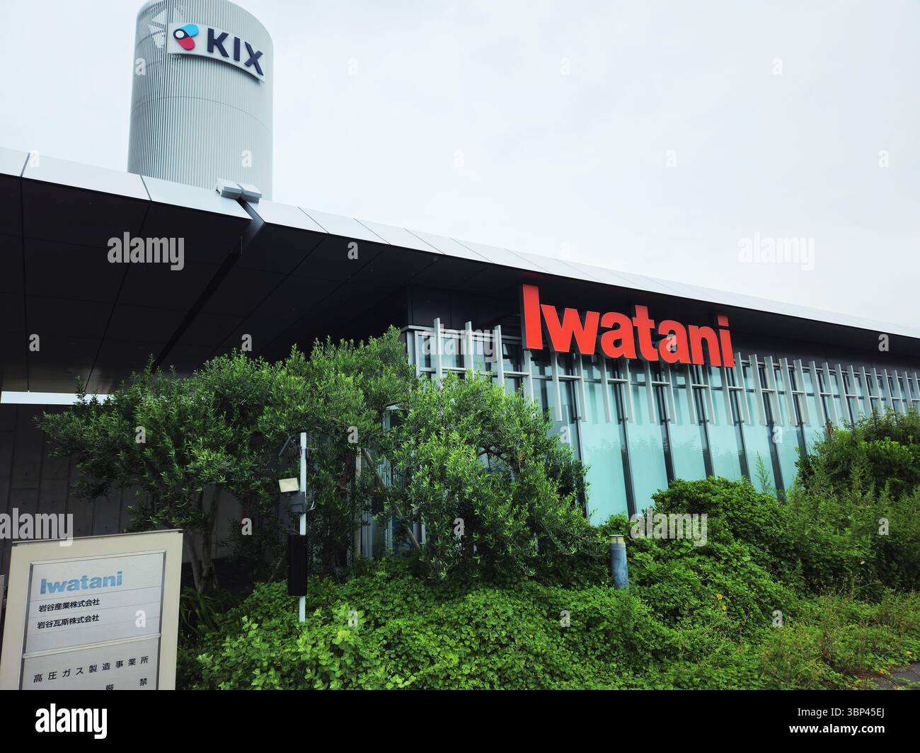 Osaka Kansai Airport Iwatani Hydrogen Hub avec KIX Tower Banque D'Images