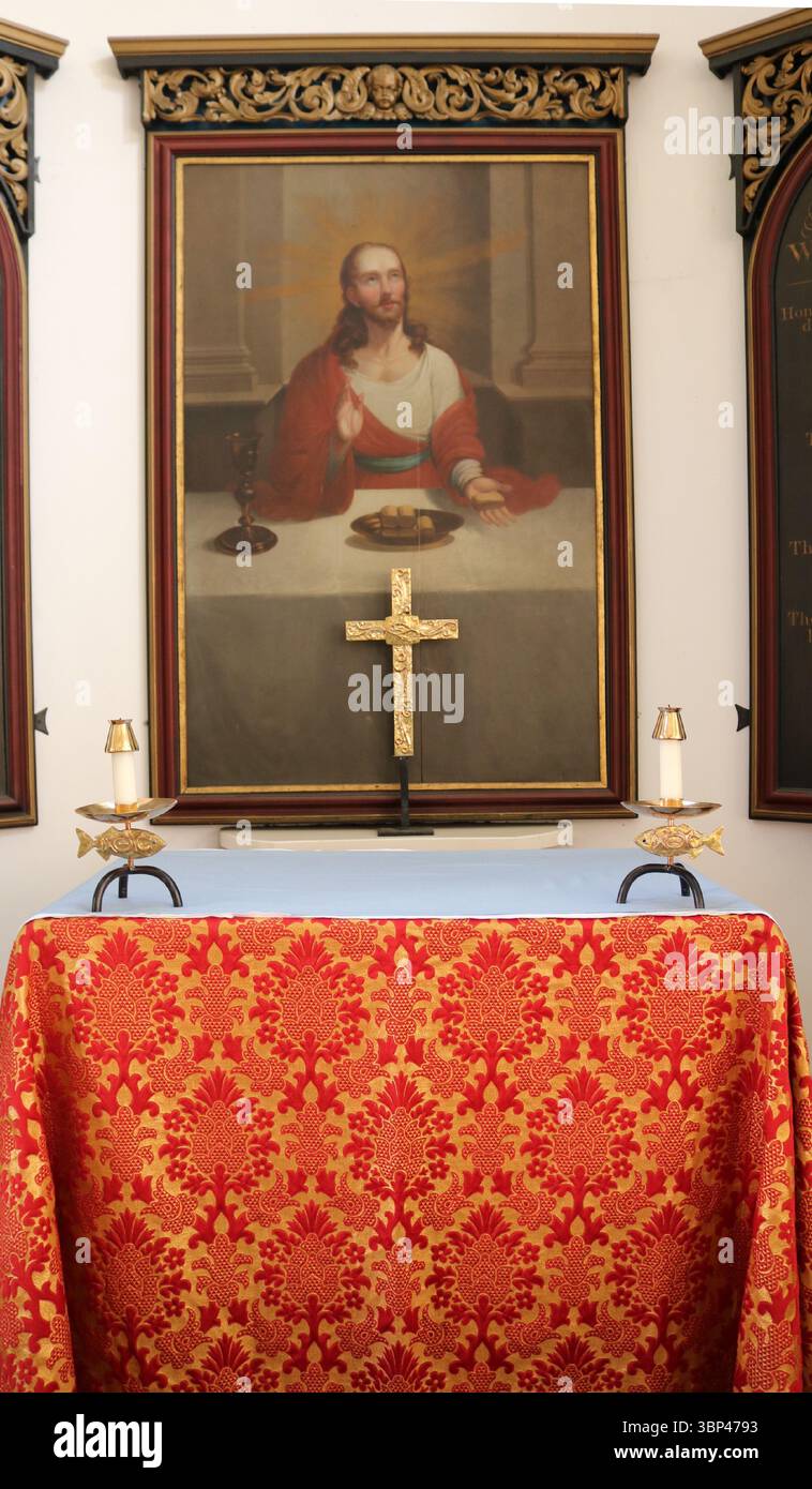 Une photographie de l'autel et une peinture du XVIIIe siècle représentant Jésus-Christ à l'intérieur de l'église Old North (Christ Church) à Boston. La Old North Church (officiellement Christ Church dans la ville de Boston) est une église missionnaire épiscopale située dans le quartier North End de Boston, Massachusetts. L'église, construite en 1723, est la plus ancienne église debout de la ville et un monument historique national. c. 2023. Banque D'Images