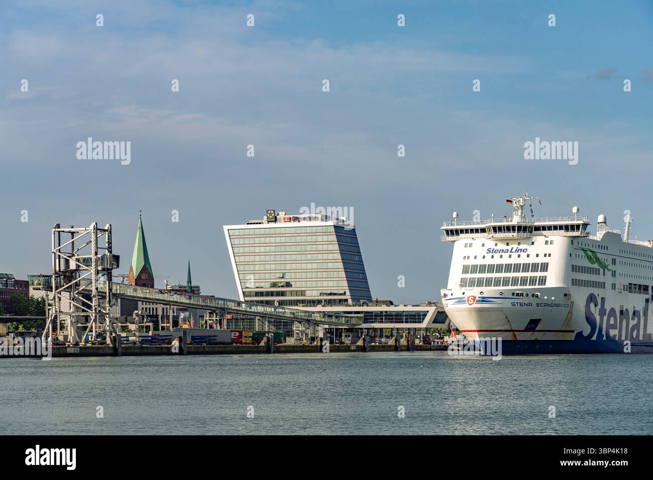 Die Fähre Stena Scandinavica der Stena Line im Hafen von Kiel, Schleswig-Holstein, Deutschland | Stena Scandinavica Ferry by Stena Line au Port i. Banque D'Images