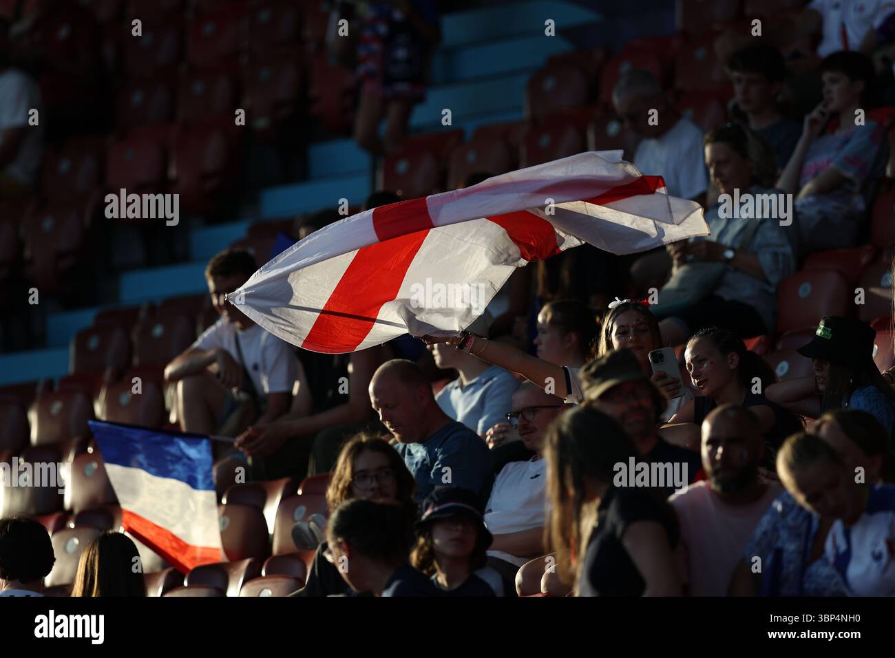 Supporters (Angleterre féminine) lors du match du Championnat d'Europe femmes de l'UEFA entre France féminine 2-1 Angleterre féminine au Stadion Letzigrund le 5 juillet 2025 à Zurich, Suisse. Banque D'Images