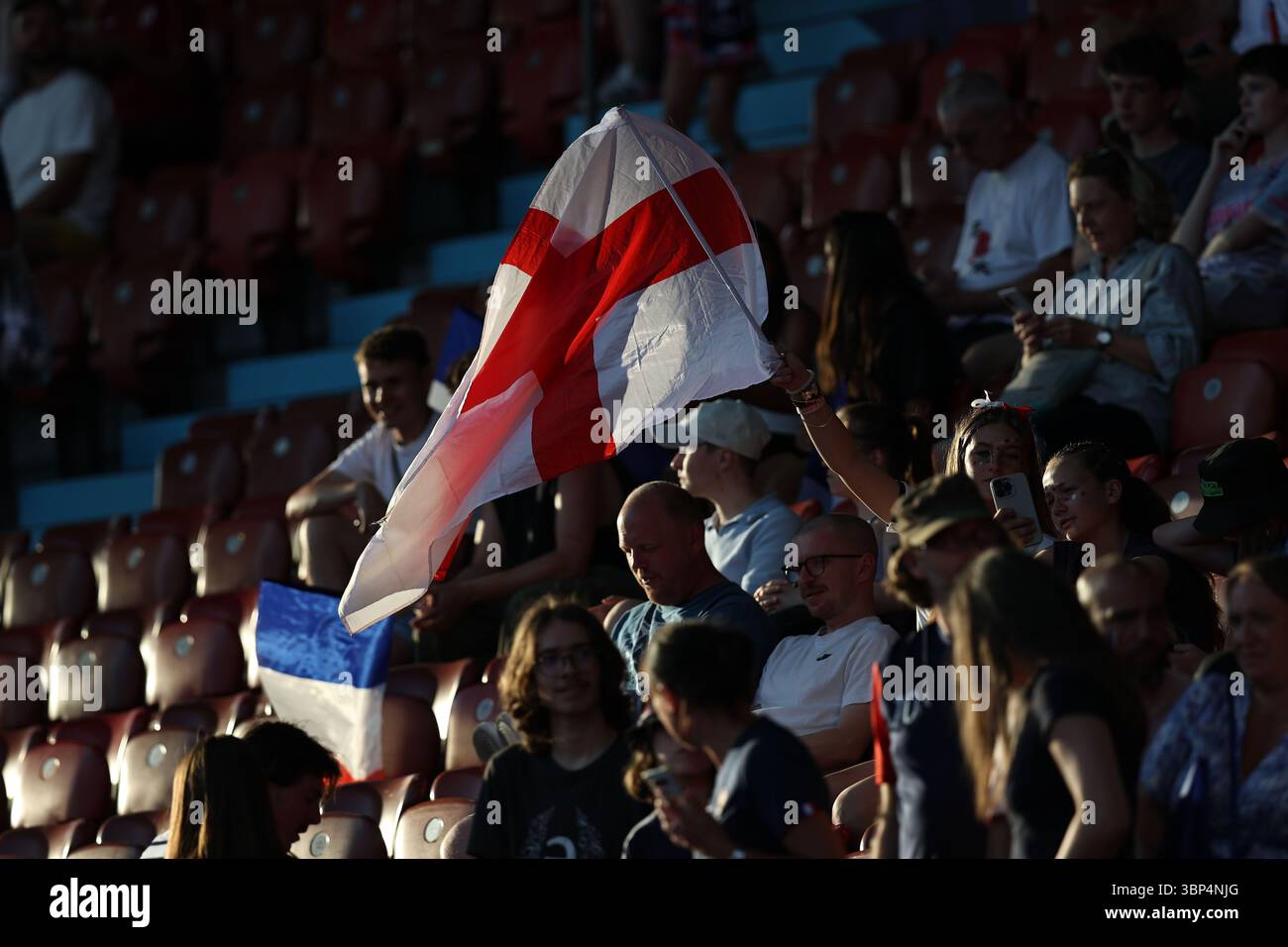 Supporters (Angleterre féminine) lors du match du Championnat d'Europe femmes de l'UEFA entre France féminine 2-1 Angleterre féminine au Stadion Letzigrund le 5 juillet 2025 à Zurich, Suisse. Banque D'Images