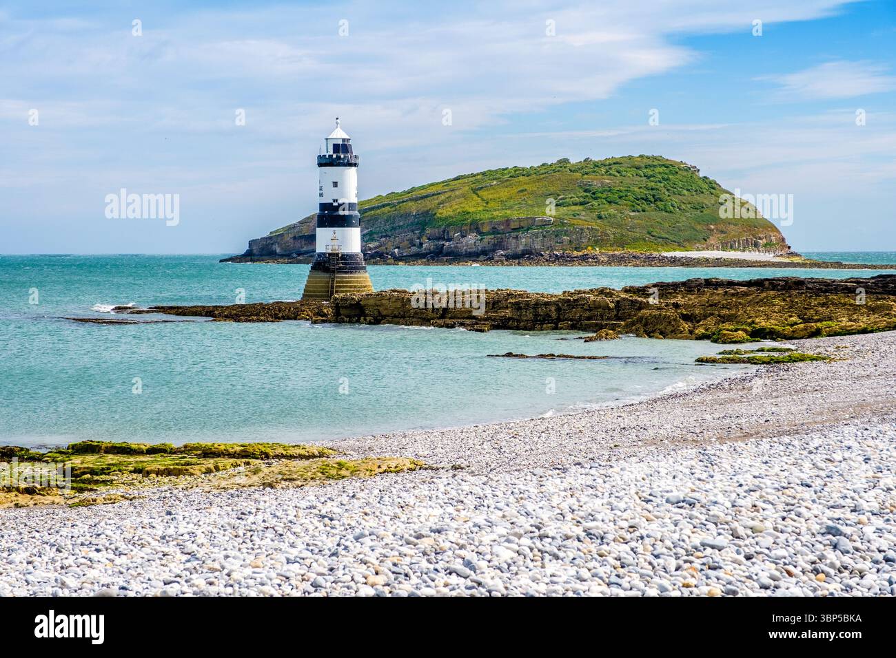 Puffin Island et le phare de Penmon, Anglesey, pays de Galles Banque D'Images