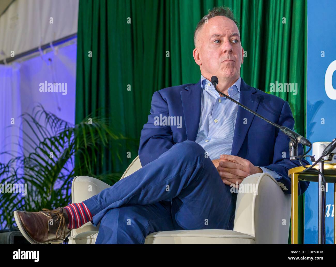 New Orleans, LOUISIANE, États-Unis - 28 mars 2025 : gros plan sur le scénariste Jeff Duncan alors qu'il discute de ses expériences au lendemain de l'ouragan Katrina au New Orleans Book Festival à l'Université de Tulane Banque D'Images