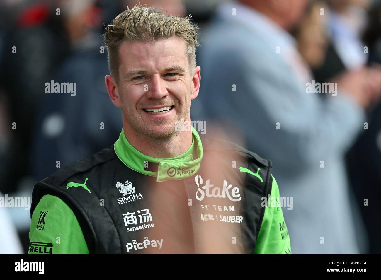 NORTHAMPTON, ANGLETERRE - 6 JUILLET : Nico Hulkenberg d'Allemagne et Stake F1 Team donnent un coup de pied à Sauber au parc Feme lors du Grand Prix de F1 de Grande-Bretagne sur le circuit de Silverstone le 6 juillet 2024 à Northampton, Angleterre.(photo de Vince Mignott/Alamy Live News) Banque D'Images