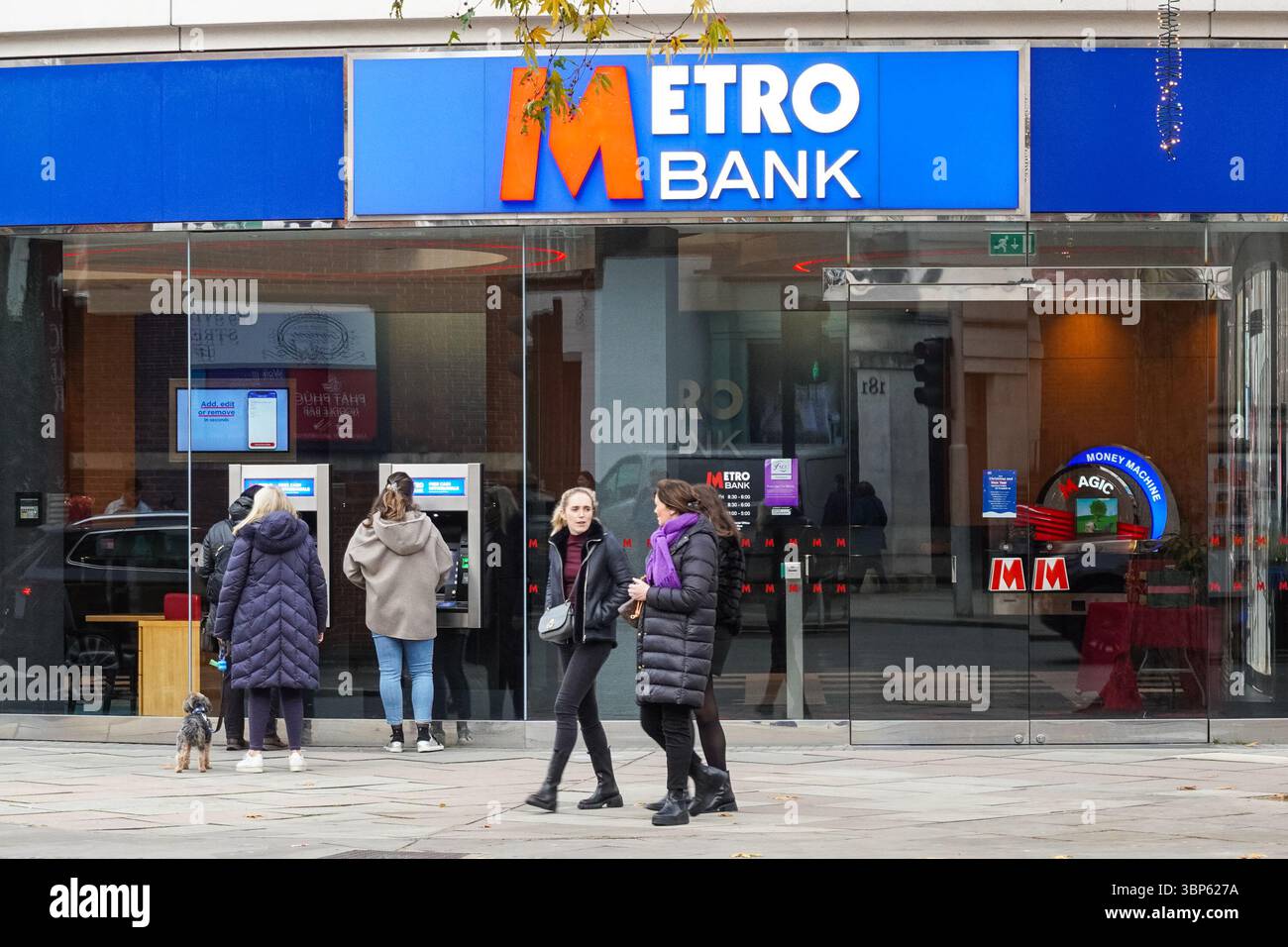 Succursale de Metro Bank à Londres Angleterre Royaume-Uni Banque D'Images