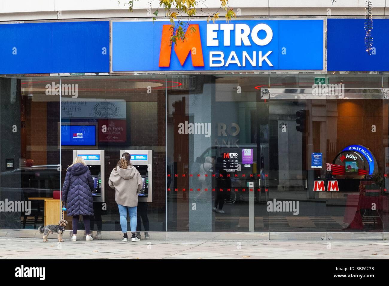 Succursale de Metro Bank à Londres Angleterre Royaume-Uni Banque D'Images