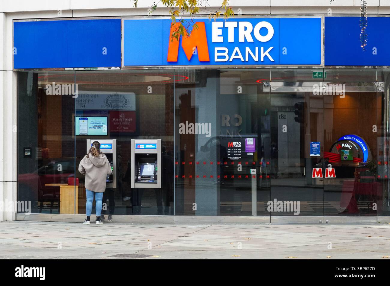 Succursale de Metro Bank à Londres Angleterre Royaume-Uni Banque D'Images