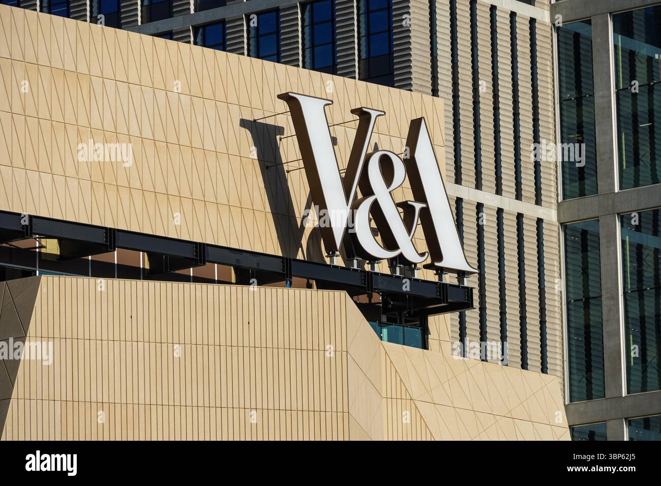 Façade extérieure du V&A East Museum sur East Bank Stratford Waterfront à Londres, Angleterre Royaume-Uni Banque D'Images