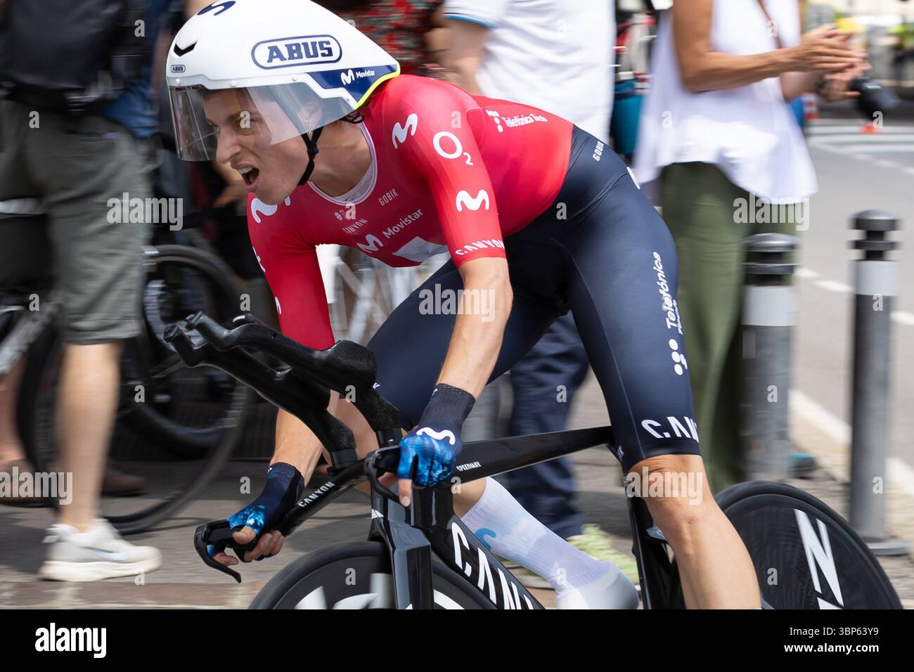 Bergame, Italie. 06 juillet 2025. REUSSEUR Marlen (sui) Movistar Team, pendant Bergamo-Bergamo Tudor ITT, Giro d'Italia Women 2025, Bergame, Italie le 6 juillet 2025 pendant Giro d'Italia Women - étape 1 - Bergamo/Bergamo, Giro d'Italia course à Bergame, Italie, 06 juillet 2025 crédit : Agence photo indépendante/Alamy Live News Banque D'Images