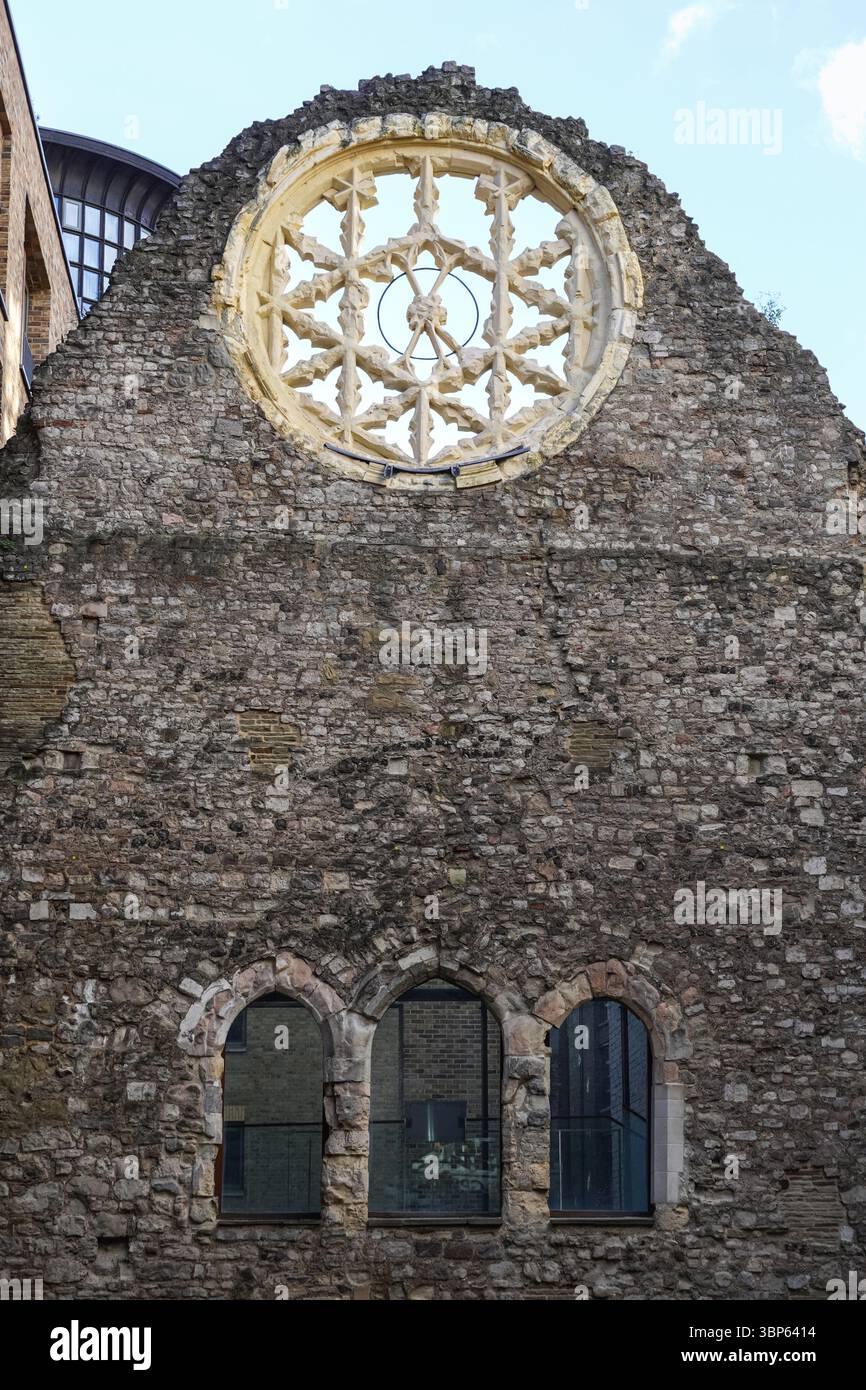 Vestiges de la grande salle du palais de Winchester montrant la fenêtre Rose à Southwark, Londres Angleterre Royaume-Uni Banque D'Images