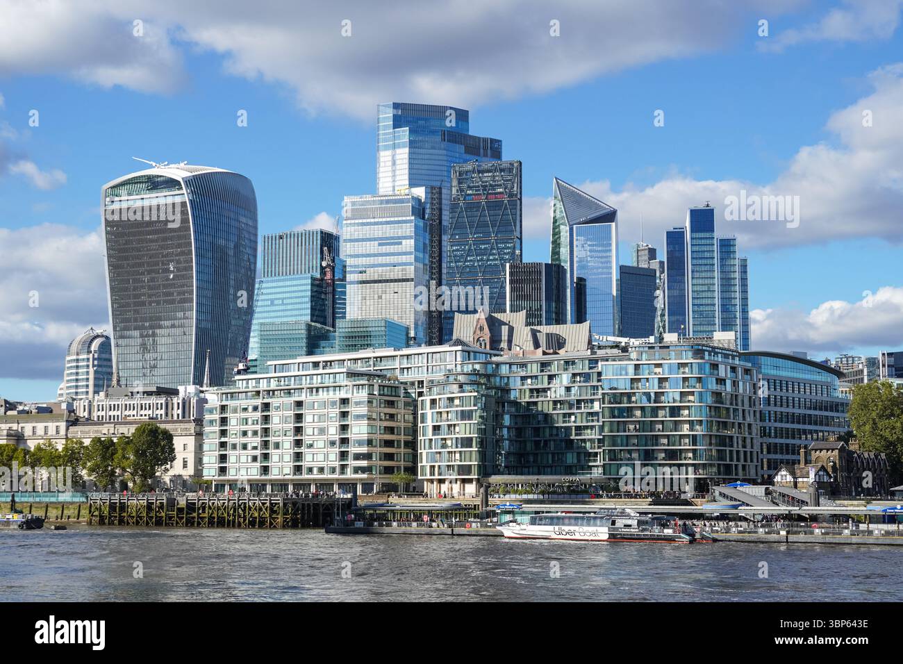 La ville de Londres gratte-ciel vu de la Tamise, le quartier des affaires Square Mile à Londres, Angleterre, Royaume-Uni Royaume-Uni Banque D'Images