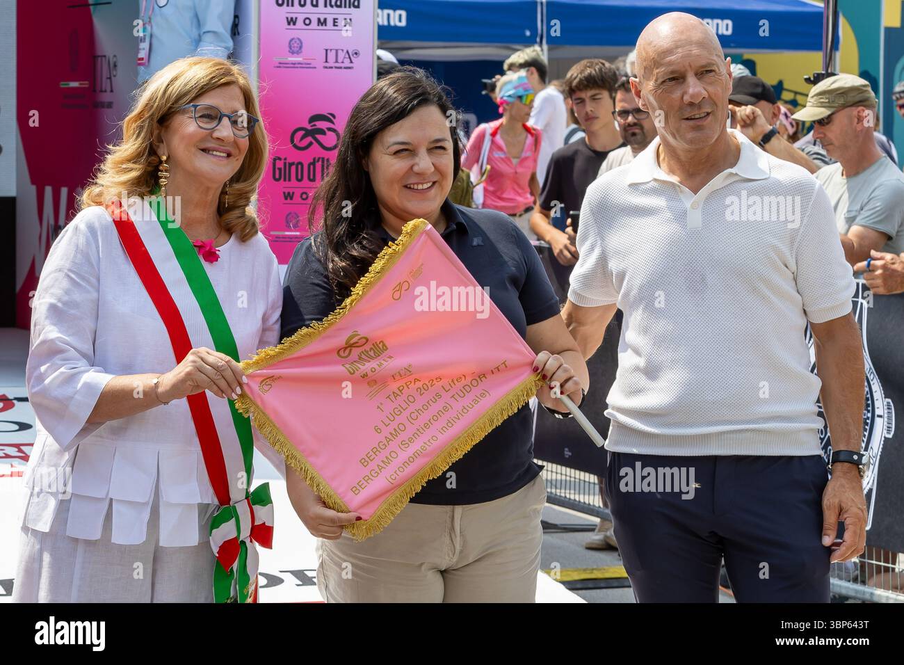 Bergame, Italie. 06 juillet 2025. Pendant Bergamo-Bergamo Tudor ITT, Giro d'Italia Women 2025, Bergame, Italie le 6 juillet 2025 pendant Giro d'Italia Women - étape 1 - Bergame/Bergame, course Giro d'Italia à Bergame, Italie, 06 juillet 2025 crédit : Independent photo Agency/Alamy Live News Banque D'Images