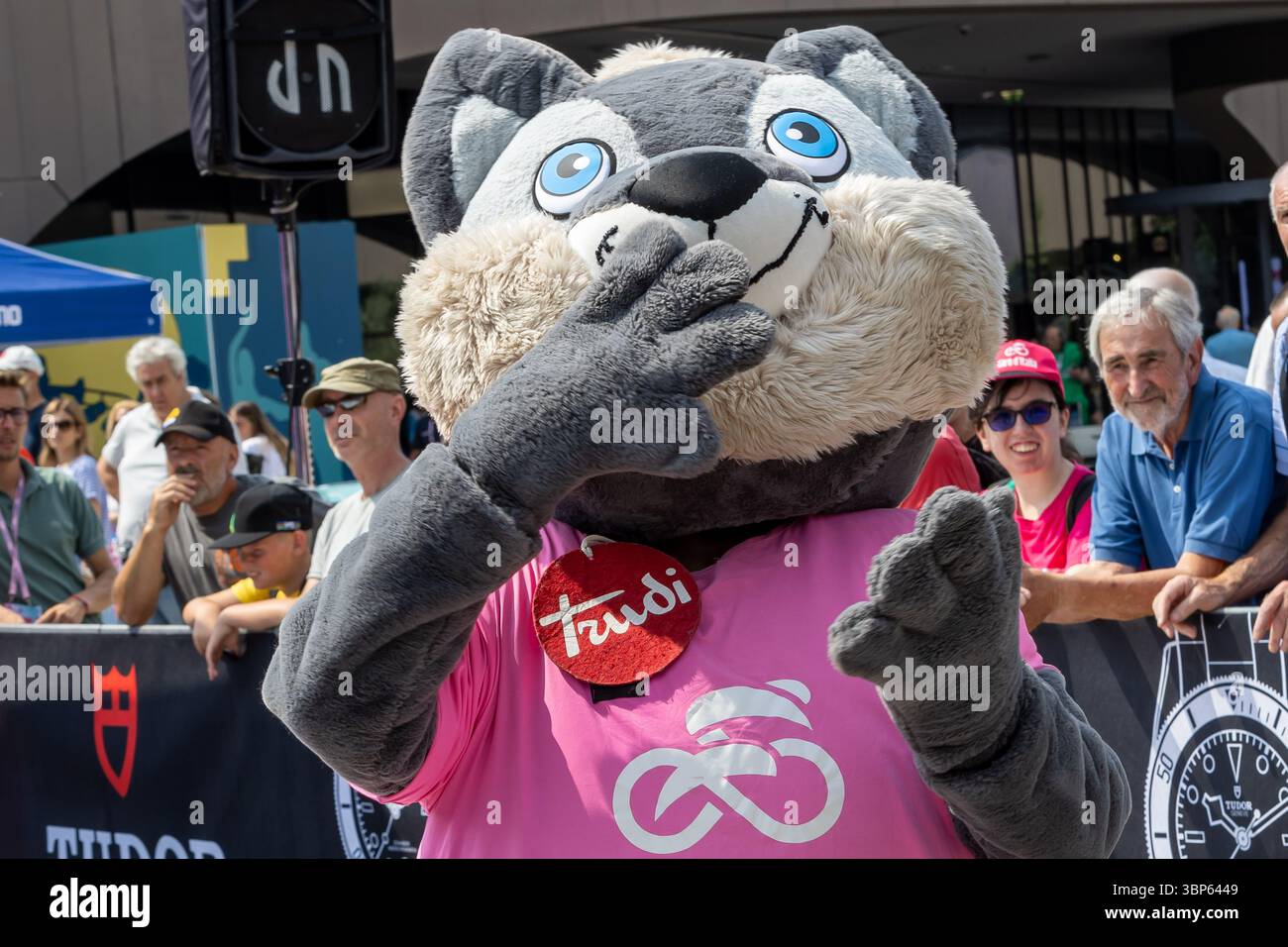Bergame, Italie. 06 juillet 2025. Wolvies au départ de l'étape 1 Bergamo-Bergamo Tudor ITT, Giro d'Italia Women 2025, Bergame, Italie le 6 juillet 2025 pendant Giro d'Italia Women - étape 1 - Bergamo/Bergamo, course Giro d'Italia à Bergame, Italie, 06 juillet 2025 crédit : Agence photo indépendante/Alamy Live News Banque D'Images