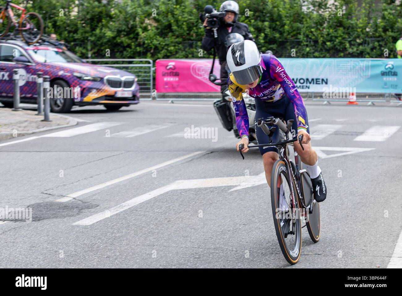 Bergame, Italie. 06 juillet 2025. Pendant Bergamo-Bergamo Tudor ITT, Giro d'Italia Women 2025, Bergame, Italie le 6 juillet 2025 pendant Giro d'Italia Women - étape 1 - Bergame/Bergame, course Giro d'Italia à Bergame, Italie, 06 juillet 2025 crédit : Independent photo Agency/Alamy Live News Banque D'Images