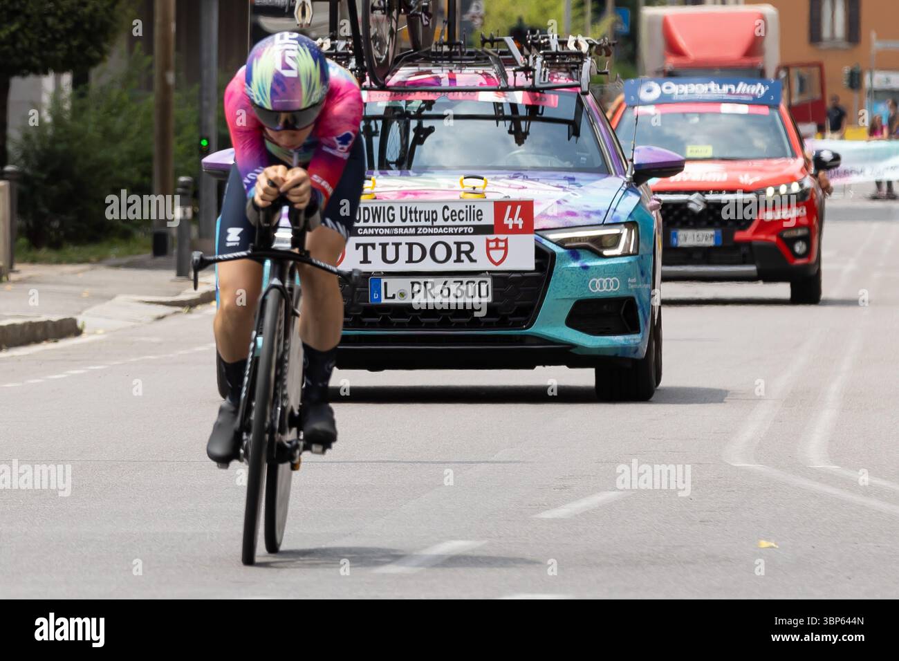 Bergame, Italie. 06 juillet 2025. Pendant Bergamo-Bergamo Tudor ITT, Giro d'Italia Women 2025, Bergame, Italie le 6 juillet 2025 pendant Giro d'Italia Women - étape 1 - Bergame/Bergame, course Giro d'Italia à Bergame, Italie, 06 juillet 2025 crédit : Independent photo Agency/Alamy Live News Banque D'Images