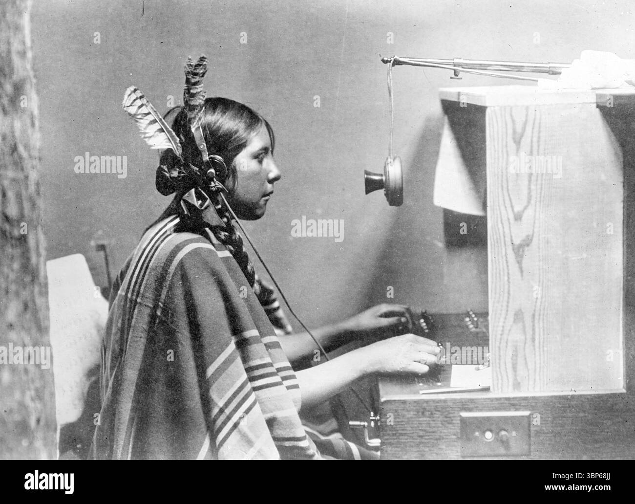 Opérateur de standard téléphonique indien féminin, Blackfoot Indian Woman, America 1925 Banque D'Images