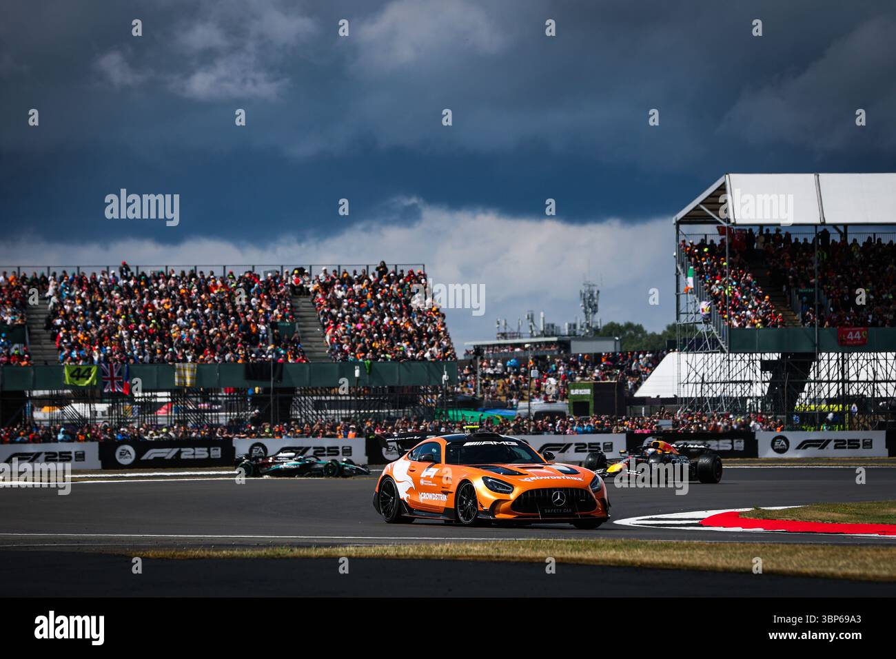 FIA Mercedes-AMG GT Black Series Safety car lors du Grand Prix de Grande-Bretagne de formule 1 Qatar Airways 2025, 12ème manche du Championnat du monde de formule 1 FIA 2025 du 4 au 6 juillet 2025 sur le circuit de Silverstone, à Silverstone, au Royaume-Uni Banque D'Images