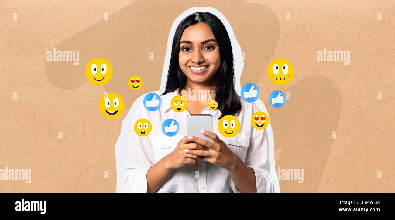 Interagir avec des amis tout en souriant et en discutant sur un smartphone Banque D'Images